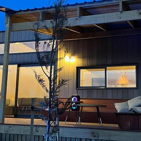 Alpine Chalet - Views, Fire-Pit, Central, Cosy Wanaka Exteriör bild
