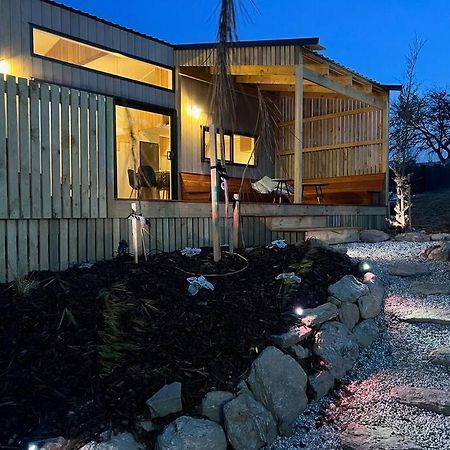Alpine Chalet - Views, Fire-Pit, Central, Cosy Wanaka Exteriör bild