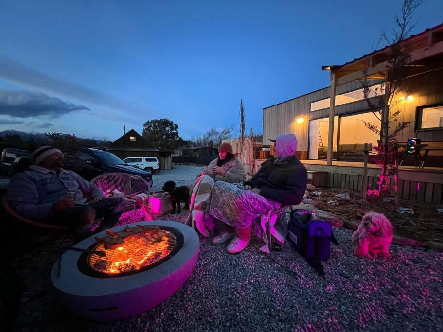 Alpine Chalet - Views, Fire-Pit, Central, Cosy Wanaka Exteriör bild
