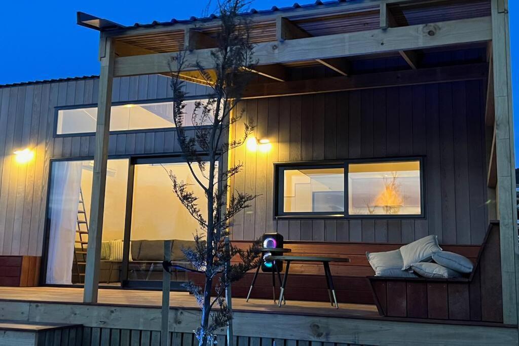 Alpine Chalet - Views, Fire-Pit, Central, Cosy Wanaka Exteriör bild